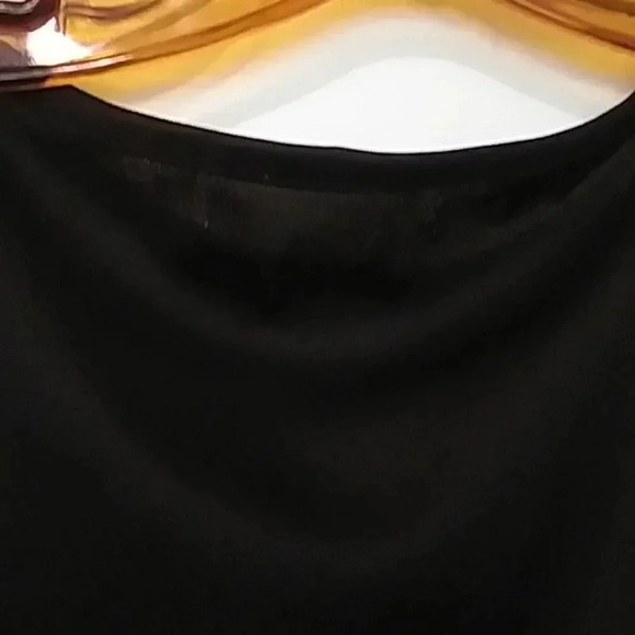 💙🌹 BLACK top with ruffles in front - Picture 8 of 13